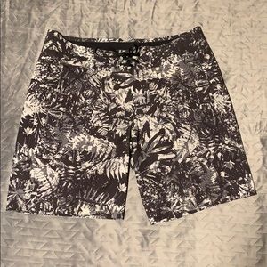 Lululemon Men’s Current State boardshort, size 34
